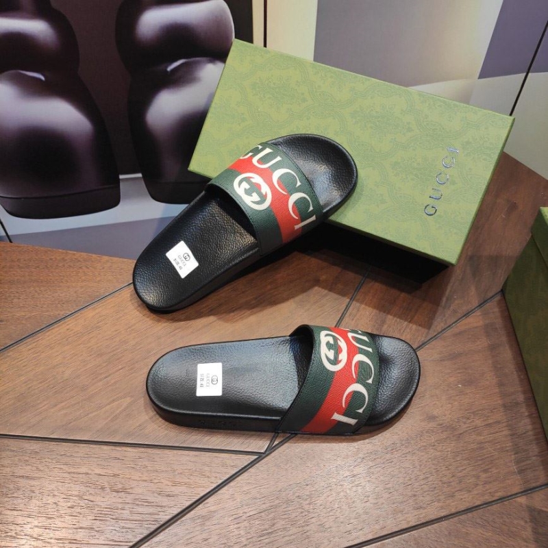 G*u*i slippers